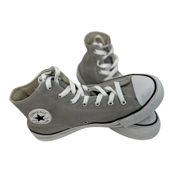 Converse Chuck Taylor |  Kid Size 6 | High-Top | - Picture 1 of 10